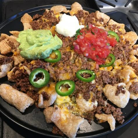 Pork Rind Nachos Keto, Pork Skin Nachos, Pork Rind Nachos, Keto Nachos, Keto Pork Rinds, Low Carb Nachos, Pork Rind Recipes, Caveman Diet Recipes, Pork Nachos