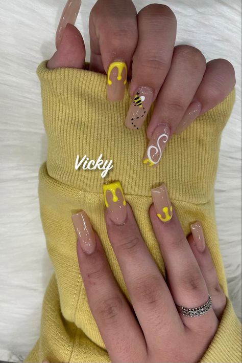 Yellow Gender Reveal Nails, Bee Theme Nails, Bee Acrylic Nails, Bumble Bee Nails Design, Lavish Nails, Bumble Bee Nails, Shower Nails, Gender Reveal Nails, Nails Business