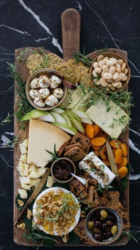 Food Platter Photography, Warm Charcuterie Board, Grazing Tables Ideas, Meat Board Ideas, Cheap Grazing Table Ideas, Platters Grazing, Picky Bits, Meat And Cheese Board, Amazing Food Platters