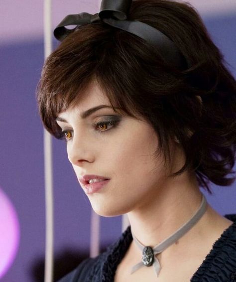 Alice Twilight Makeup, Alice Cullen Makeup, Alice Cullen Haircut, Alice Cullen Style, Alice Cullen Hair, Ashley Greene Twilight, Twilight Makeup, Alice Twilight, Alice Cosplay