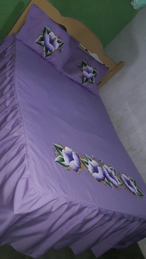 Bedshit Painting Design, Fabric Painting Ideas For Bedsheets, Hand Painted Bedsheets, Hand Painted Bedsheets Designs, Bedsheet Painting Designs, Painted Bedsheets, Bedsheets Ideas, Bed Sheet Painting Design, Cutwork Saree