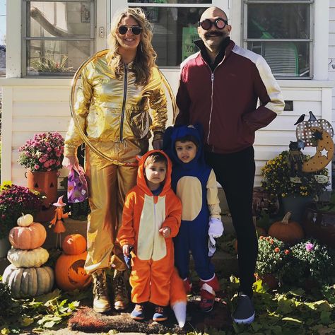 Dr Robotnik Costume Diy, Sonic Knuckles Costume, Family Sonic Halloween Costumes, Sonic The Hedgehog Family Halloween Costumes, Sonic Group Costume, Homemade Sonic Costume, Sonic Family Costumes, Sonic The Hedgehog Family Costume, Sonic Trunk Or Treat Ideas