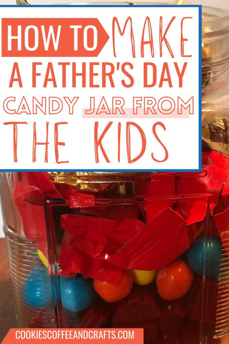 Dads and Grandpas are all about treats and sweets for the little ones and spoiling them. Spoil Dad, Grandpa, or Uncle with this simpel Father's Day Candy Jar idea from the Dollar Tree. The kids can easily make this and they will be so proud. Father's Day Cardy Jar Ideas | Candy Jar Ideas for Father's Day | Fathers Day Gifts Ideas Candy Jar | Fathers Day Gift Ideas DIY | Fathers Day Gifts Ideas from Kids | Fathers Day Gift Ideas from Kids Dollar Tree Fathers Day Candy Gifts, Father’s Day Candy Crafts For Kids, Mason Jar Fathers Day Gifts, Father’s Day Chocolate Gift Ideas, Father’s Day Candy Grams, Diy Edible Gifts, Kids Fathers Day Gifts, Mason Jar Candy, Love You To Pieces