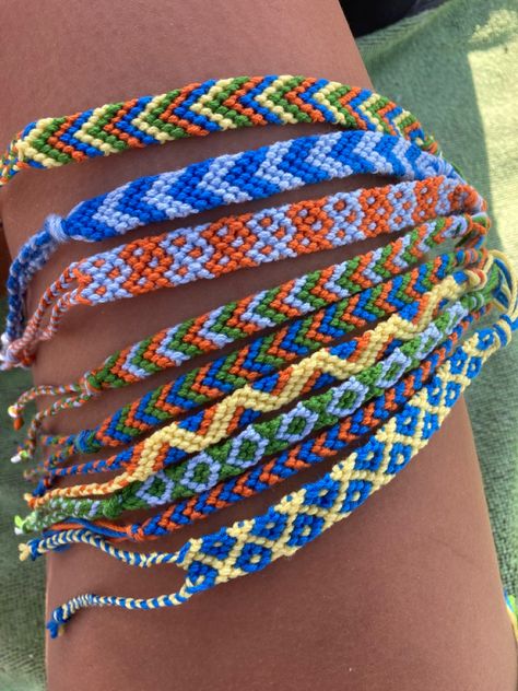 Sting Bracelets, Ideas Pulseras, Embroidery Floss Bracelets, Floss Bracelets, Diy Bracelets With String, String Bracelet Patterns, Cute Friendship Bracelets, Preppy Bracelets, Macrame Bracelet Patterns