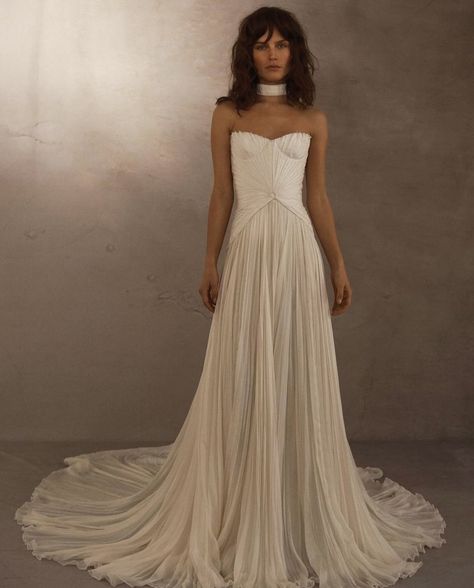 Kelsey Kreppel Wedding Dress, Helena Kolan Wedding Dress, Bride Slip Dress, Boho Classy Wedding Dress, Wedding Photographer Outfit Ideas, Wedding Reception Slip Dress, Wedding Dress Texture, Romantic Vintage Wedding Dress, Bridal Era Outfits