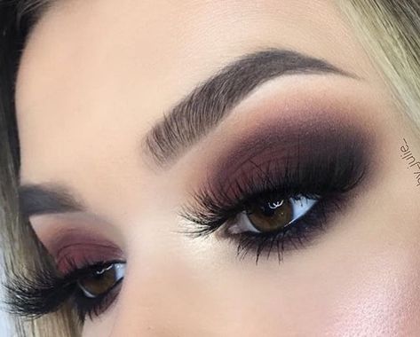 Maroon Eyeshadow Looks Burgundy, Rock Concert Eye Makeup, Rock N Roll Makeup Ideas, Makeup For Rock Concert, Rock Concert Makeup Ideas, Dark Brown Makeup Looks, Dark Fall Makeup, Rock Concert Makeup Looks, Formal Makeup Ideas