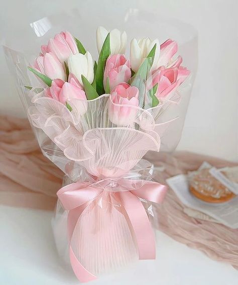 Pink Tulips Bouquet, Unique Bridal Bouquets, Diy Bouquet Wrap, Luxury Flower Bouquets, Flower Bouquet Diy, Boquette Flowers, Tulip Bouquet, Flower Bucket, Bouquet Wrap