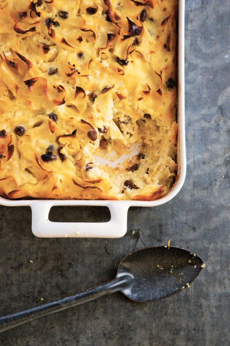 The perfect noodle kugel. Katie Workman / themom100.com Jewish Noodle Kugel Recipe, Kugel Recipes, Noodle Kugel Recipe, Vegetarian Noodles, Blogger Photos, Cuisine Recipes, Oven Cooking, Secret Ingredient, Nursery Inspiration