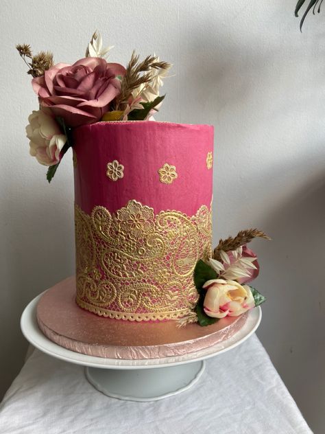 Mendhi Cake Designs, Mehndi Cake Ideas Pakistani, Mehandi Cake Design, Bollywood Birthday Cake, Mehendi Cake Designs, Bollywood Theme Cake, Indian Cake Design, Mehandi Cake, Haldi Cake