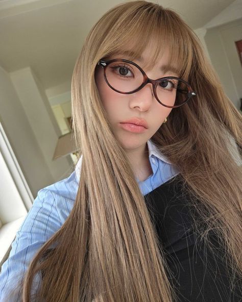 Sakura With Glasses, Lesserafim Pfp, Sakura Le Sserafim, Le Sserafim Sakura, Eunchae Le Sserafim, Sakura Miyawaki, Angel Dress, Mecha Anime, Huh Yunjin