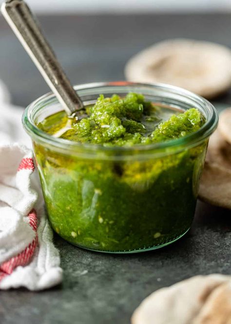 Shatta Recipe, Green Chili Sauce Recipe, Spicy Sauce Recipe, Green Pepper Recipes, Green Chilli Sauce, Green Chili Sauce, Chili Sauce Recipe, Green Chili Peppers, Hot Sauce Recipes