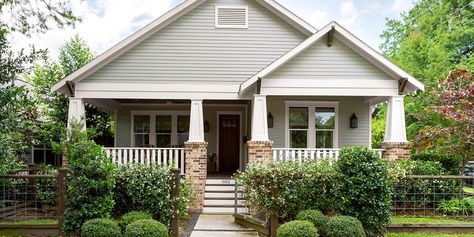 20 Craftsman-Style Homes with Timeless Charm | Better Homes & Gardens Arts And Crafts Exterior Home, White Craftsman Exterior, Arts And Crafts House Exterior, 1920s Craftsman Bungalow Exterior, Bungalow Exterior Colors, 1970s Bungalow, Craftsman Bungalow Exterior, Craftsman Bungalow House Plans, Craftsman Style Exterior