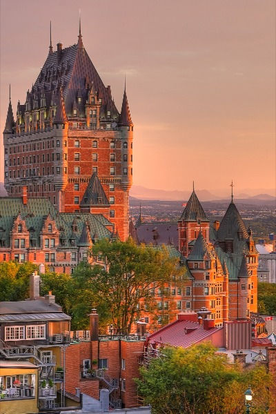 Step back in time more than 400 years in Old Quebec, which possesses a distinctly European ambiance that visitors fall in love with time and time again. This French-speaking city is home to ramparts, castles, and intriguing museums. Uncover iconic things to do in Quebec City. Explore the city’s Place Royale and Old Port, browse unique shops and colourful galleries, and grab a bite to eat at one of Quebec City’s many noted bistros or restaurants. Quebec City Fall, Quebec City Aesthetic, Quebec Aesthetic, Things To Do In Quebec, Old Quebec City, Unique Shops, Fall Moodboard, French Speaking, Christmas City