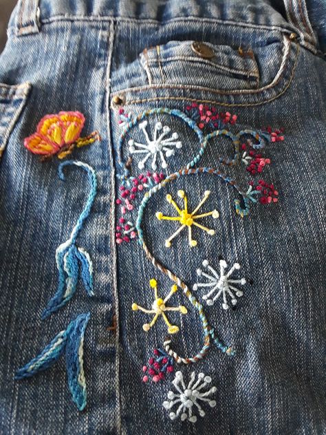 Embroidery On Denim Fabric, Embroidery Inspiration Jeans, Embroidery Designs On Jeans, Denim Embroidery Jeans, Chakra Embroidery, Jeans Embroidery Ideas, Denim Skirt Embroidery, Embroidery On Jeans, Embroidery On Denim