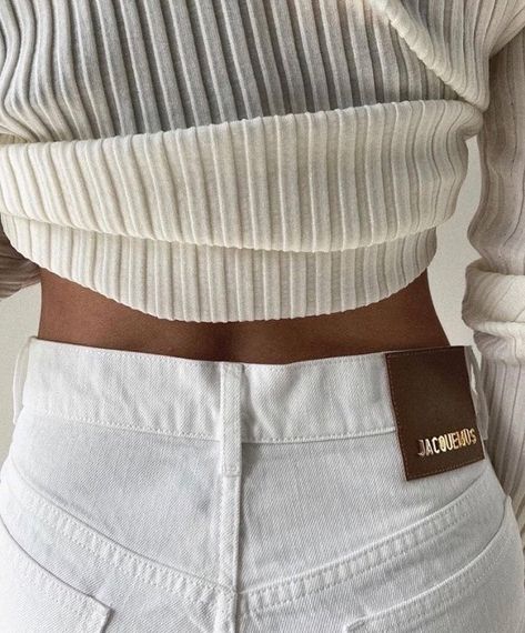 Maison d’archives on Instagram: “Jacquemus everything (Via @malibluess) #jacquemusstyle #neutraltones #mybeigelife #beigeaesthetic #minimalisticstyle #styleblogger” Jacquemus Aesthetic, Beige Outfit, Beige Aesthetic, Jeans Outfit, Aesthetic Summer, Fashion Tips For Women, White Pants, Jean Outfits, Capsule Wardrobe