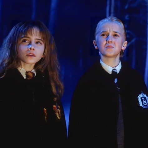 follow my harry potter fanpage on insta: @dracoelogy Emma And Tom, Draco Y Hermione, Draco Malfoy Hermione Granger, Harry Potter Icons, Draco And Hermione, Film Icon, Harry Potter Draco Malfoy, Harry Potter Actors, Harry Potter Anime