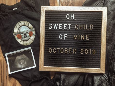 Guns N’ Roses pregnancy announcement Rock And Roll Gender Reveal, Birthday Pregnancy Announcement, Alternative Baby Clothes, Announcement Board, Gender Reveal Party Food, Gender Reveal Baby Shower Themes, Baby Gender Reveal Party Decorations, Pregnancy Gender