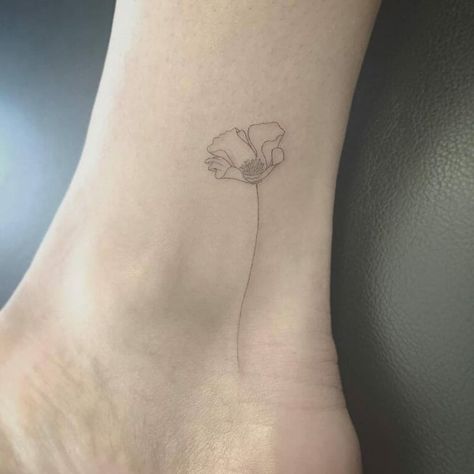 Fine line style poppy on the ankle Ankle Henna Designs, Tiny Foot Tattoos, Poppy Tattoo, Poppies Tattoo, Cool Small Tattoos, Line Work Tattoo, Feather Tattoos, Foot Tattoo, 문신 디자인