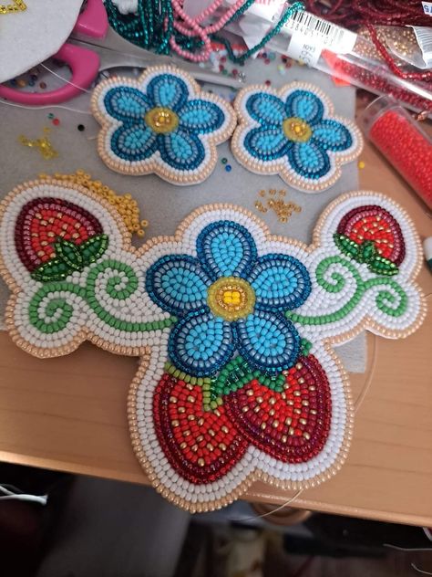 Strawberry Beading Pattern, Metis Moccasins, Strawberry Beadwork, Ojibway Beadwork, Metis Beadwork Patterns, Métis Beading, Beaded Regalia, Powwow Beadwork, Indigenous Beadwork