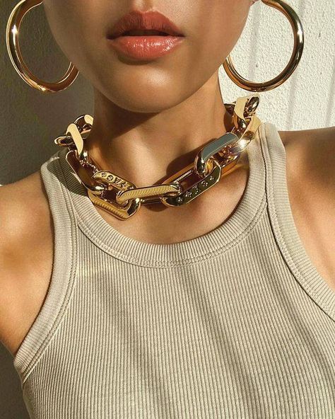 Yoyo Cao, Stylish Jewelry Accessories, Louis Vuitton Necklace, Louie Vuitton, Necklace Outfit, Chunky Chain Necklaces, Chain Links, Chain Necklaces, Stylish Jewelry