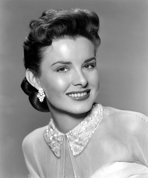 Jean Peters (October 15, 1926 – October 13, 2000) Brenda Marshall, Jean Peters, Stars D'hollywood, 1950s Hairstyles, Biracial Hair, Diana Dors, Eartha Kitt, Cat Women, Mata Hari