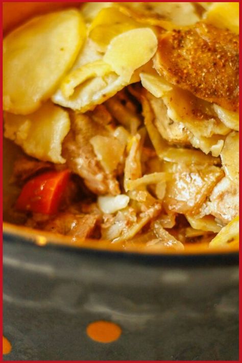 Baeckeoffe recipe. Marine, a 100% Alsatian blogger, explains how to make this Alsatian pot au feu with vegetables and meats. Alsace Lorraine Recipes, Alsace Recipes, Alsace Lorraine, Dish Warmer, European Recipes, Chocolate Shop, Alsace, Leeks, Casserole Dishes