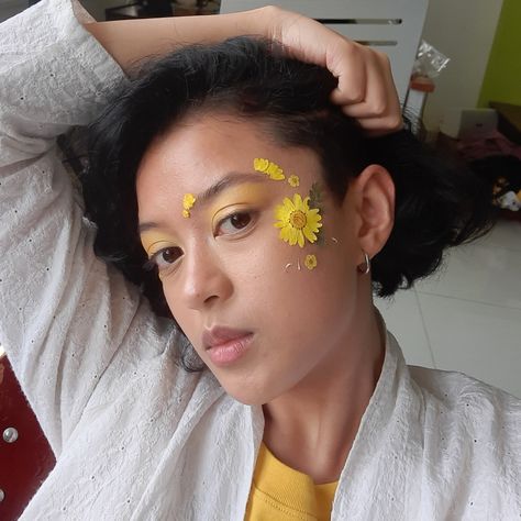 Makeup Pressed Flower Makeup, Flower Shoot, Yellow Makeup, Flower Makeup, Pressed Leaves, James Charles, Pressed Flower, Flower Petals, Bright Yellow