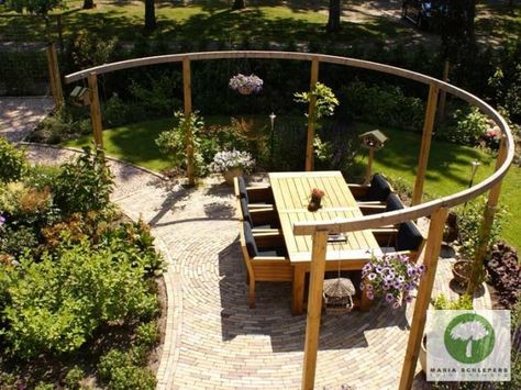 Ronde pergola Farm Plans, Backyard Balcony, Backyard Paradise, Pergola Designs, Community Gardening, Garden Structures, Back Garden, Garden Gates, Simple Colors