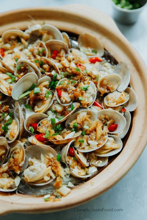 Clams Recipe Asian, Chinese Clams Recipe, Drunken Clams, Clam Dishes, Composed Salads, Clam Recipe, Mussels Recipes, Traditional Asian Dish, Glass Noodles Recipe