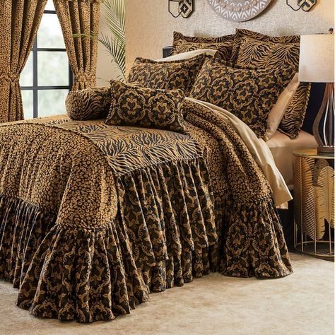 African Decor Bedroom, Bedroom Comforters, Leaf Tables, Animal Print Bedding, Bedroom Bedding Sets, Jacquard Bedding, How To Clean Pillows, African Decor, Luxury Bedding Sets