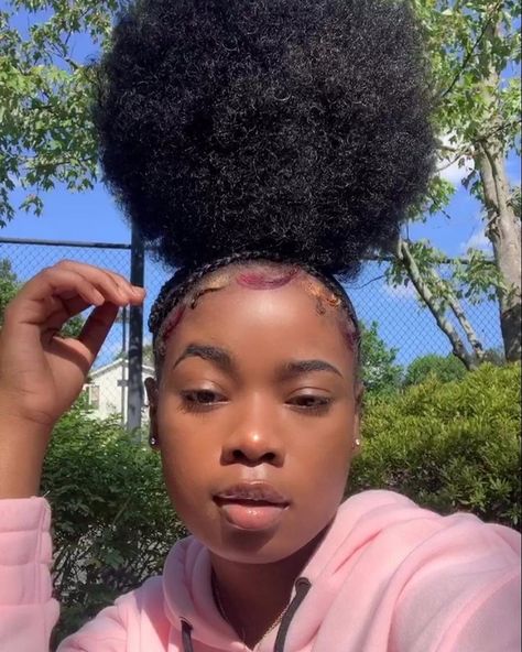 25 Beautiful Black Women In Creative Natural Hairstyles - Essence Natural Hairstyles For Black Women, Cabello Afro Natural, Cute Natural Hairstyles, Hope Inspiration, Unapologetically Black, Instagram Hairstyles, Short Hair Black, Hairstyles Natural, 4c Hair