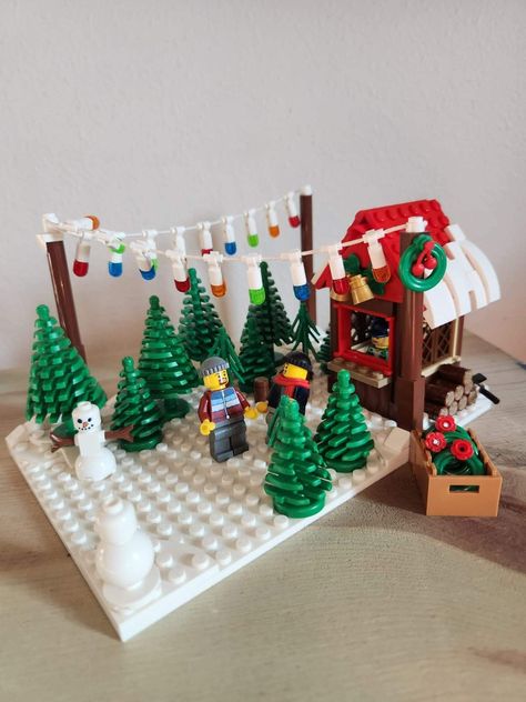 Christmas Legos Ideas, Lego Christmas Village Display Ideas Diy, Lego Winter Ideas, Christmas Lego Display, Winter Lego Ideas, Lego Christmas Village Diy, Lego Christmas Decorations, Lego Trees Ideas, Christmas Lego Builds