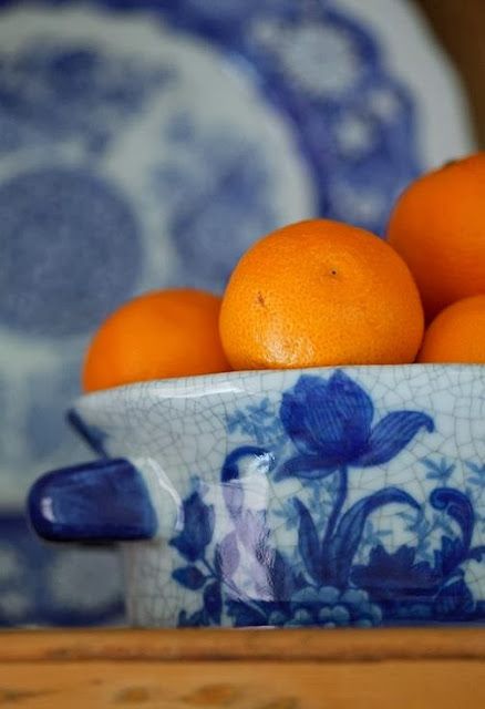 Classic Blue and White bowl with oranges Blue Cottage, Fruit Photography, White Dishes, Blue And White China, Elements Of Style, White Bowls, Blue Willow, Blue China, Love Blue