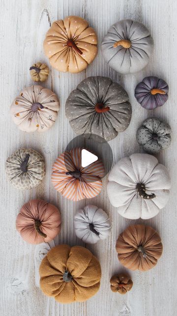 Fall Fabric Pumpkins Diy, Craft Pumpkins Diy, Diy Pumpkin Fabric, Halloween Decorations Sewing, Diy Fabric Pumpkins How To Make, Pumpkin Cushion Diy, Diy Pumpkins Fabric, Pepco Home Ideas, Diy Stuffed Pumpkins