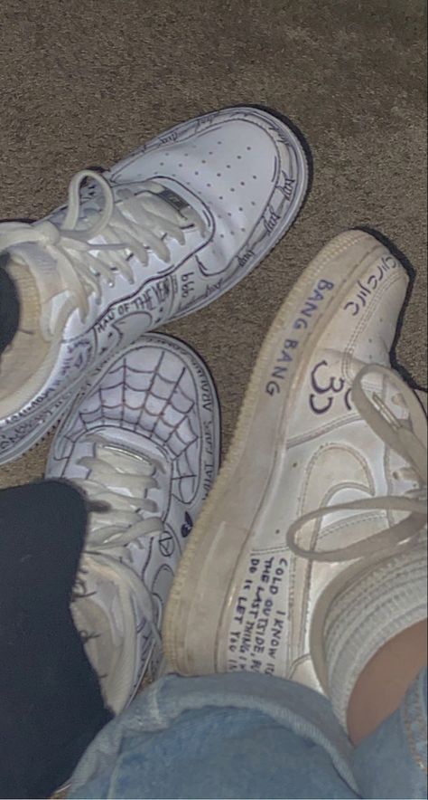 Air Forces Drawn On, Drawn On Air Force 1, Drawings On Air Force 1, Drawn On Sneakers, Drawing On Nike Air Force, Things To Draw On Ur Shoes, Costumized Air Force, Draw On Sneakers, Drawing On Shoes Aesthetic Grunge