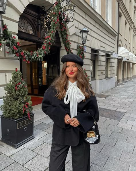 Livia Auer, Beret Outfit, Rome Outfits, London Look, Paris Outfits, December 22, Dressing Up, Casual Chic Outfit, Oui Oui