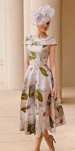 English Dress, 50s Fashion Dresses, Floral Pattern Dress, Groom Dresses, Brocade Dresses, Designer Kurti, Groom Outfit, Floral Print Midi Dress, Print Midi Dress