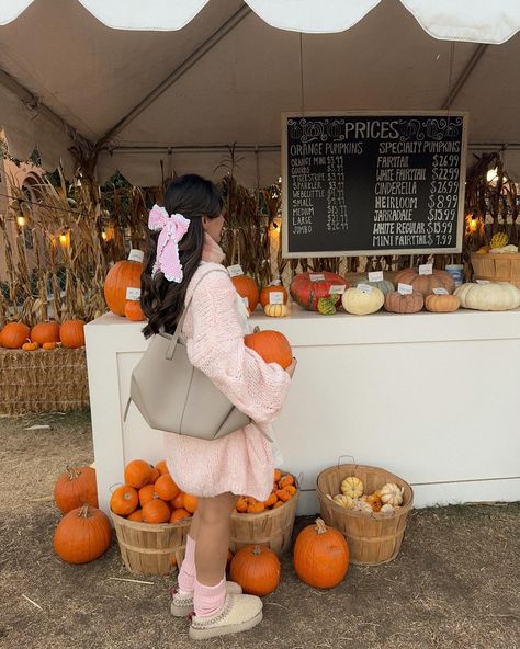 Fall things🍂 Pumpkin patch outfit, pumpkin patch, fall ootd, fall outfit, fall inspo Patch Outfit, Cowgirl Outfit, Fall Ootd, Pumpkin Patch Outfit, Fall Things, Ootd Fall, Fall Inspo, Cowgirl Outfits, Outfit Fall