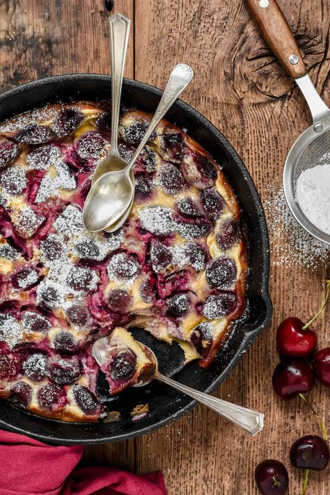 Classic French Cherry Clafoutis Dessert Souffle, Clafoutis Recipes, Cherry Clafoutis, Classic French Desserts, Cherry Desserts, French Dessert, Cherry Cobbler, Cherry Recipes, French Desserts