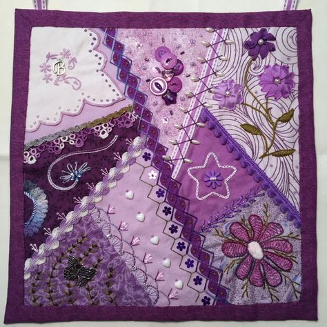 Embroidery Patchwork Quilt, Crazy Quilts For Beginners, Victorian Patchwork, Hand Patchwork, Crazy Quilt Tutorials, Crazy Patchwork Quilt, Crazy Quilts Patterns, Crazy Quilt Stitches, Crazy Quilt Blocks