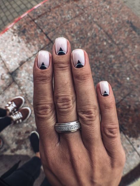 Beachy Nails, Boho Nails, Minimal Nails Art, Mens Nails, Geometric Nail Art, Minimal Nails, Geometric Nail, Casual Nails, Cute Gel Nails