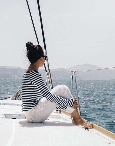 Yacht Aesthetic Outfit, Boating Outfit Women, Boat Attire, Yacht Outfit, Sailing Fashion, French Riviera Style, French Clothing Brands, Riviera Style, Nautical Outfits