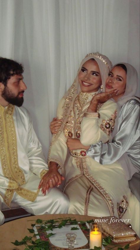 Moroccan Wedding Aesthetic, Muslim Wedding Aesthetic, Nikkah Aesthetic, Hijabi Wedding Dress, Successful Women Style, Moroccan Wedding Dress, Hijabi Bride, Hijabi Wedding, Hijabi Brides