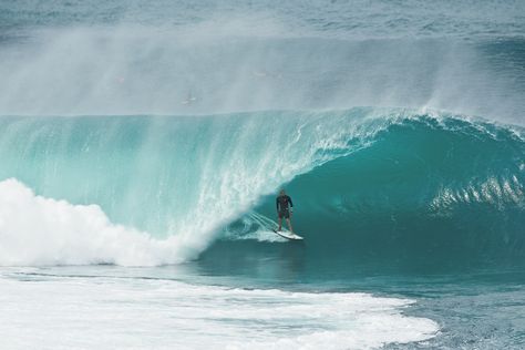 Surfer Magazine - “It looks like he’s just kickin’ it, but that was a heavy drop and you need extra volume to get in the right spot.” Surf Magazine Cover, Surfer Poster, Surf Posters, Photo Surf, Surf Magazine, Surfing Magazine, Magazine Cover Ideas, Surf Room, Beach Wall Collage