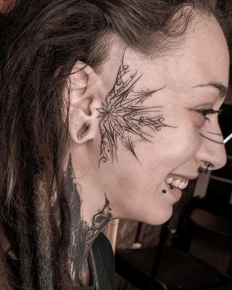 Forehead Tattoo Woman, Mandala Face Tattoo, Forehead Tattoo, Tiara Tattoo, Blackout Tattoo, Face Tattoos, Dark Tattoo, Face Tattoo, Body Modifications