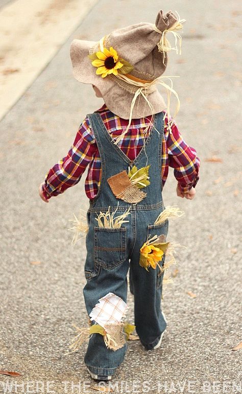 Scarecrow Dress Up, Diy Scarecrow Hat For Kids, Diy Farmer Costume, Make A Scarecrow Hat, Diy Scarecrow Hat, Kids Scarecrow Costume, Toddler Scarecrow Costume, Overalls Design, Diy Scarecrow Costume