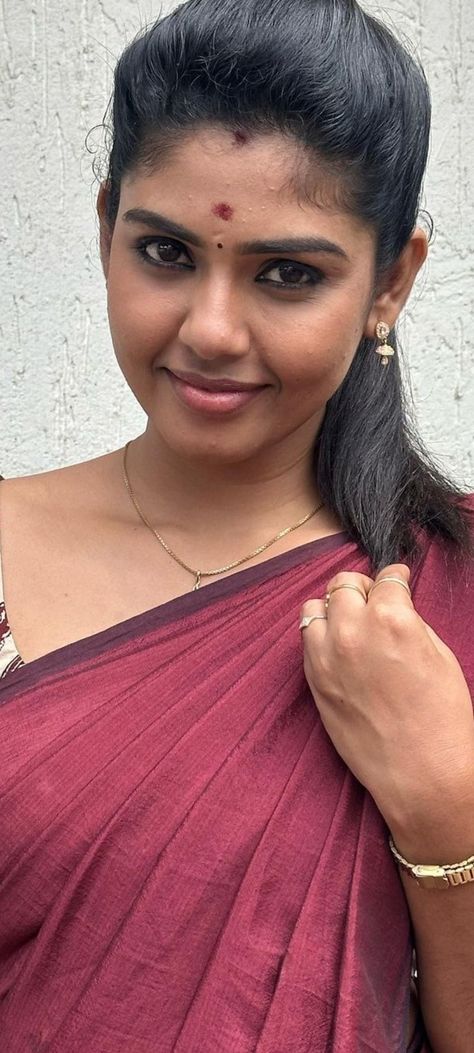 Vijay Tv Serial Actress Images, Vijay Tv Serial Actress, Hema Rajkumar, Gayathri Yuvaraj, Painting Poses, Faces Wallpaper, Hello Wallpaper, Beauty Hacks Lips, Long Indian Hair