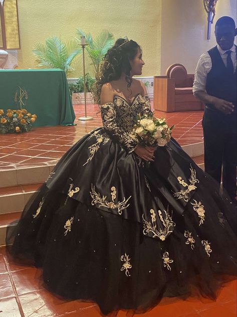 15 Dresses Black, Qencenera Dresses Black, Black Charo Quince Dress, Black Gold Quinceanera Dresses, Black Quiencera Theme, All Black Quinceanera, Black And Gold 15 Dresses, Black Qinsenara Dresses, Black Quince Dresses Mexican