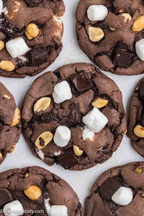 This easy rocky road cookies recipe, is made with a chocolate cake mix, making this so easy!! They're so good too. Easy Rocky Road, Rocky Road Cake, Road Cake, Rocky Road Cookies, Ice Cream Flavor, Chocolate Cream Cheese, Chocolate Cookie Recipes, Delicious Cookie Recipes, Cookie Tray