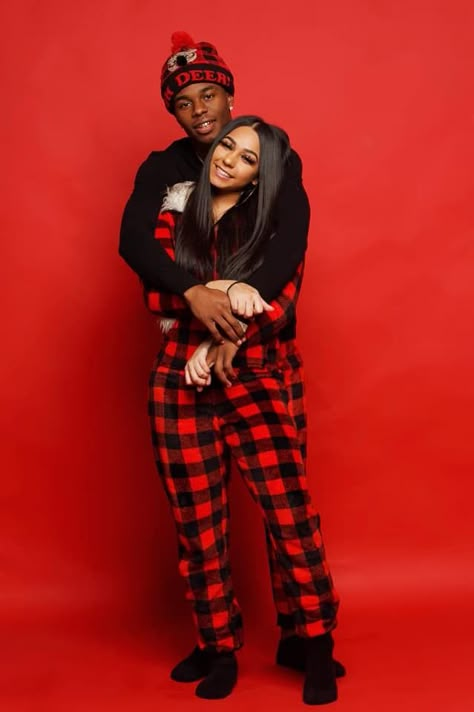 Matching Christmas Pajamas Couples, Christmas Photos Outfits, Mikey Williams, Christmas Couple Photos, Christmas Couple Pictures, Christmas Pictures Outfits, Matching Christmas Outfits, Christmas Poses, Couples Christmas